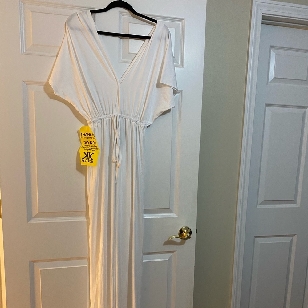 NEW WITH TAGS WHITE DOUBLE V JUMPSUIT